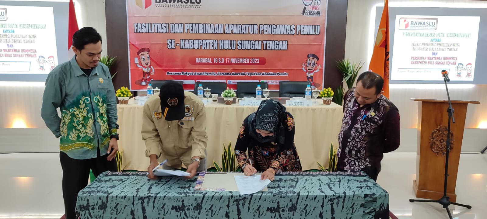 Bawaslu HST dan PWI teken MoU Pengembangan Pengawasan Partisipatif dan keterbukaan informasi Publik